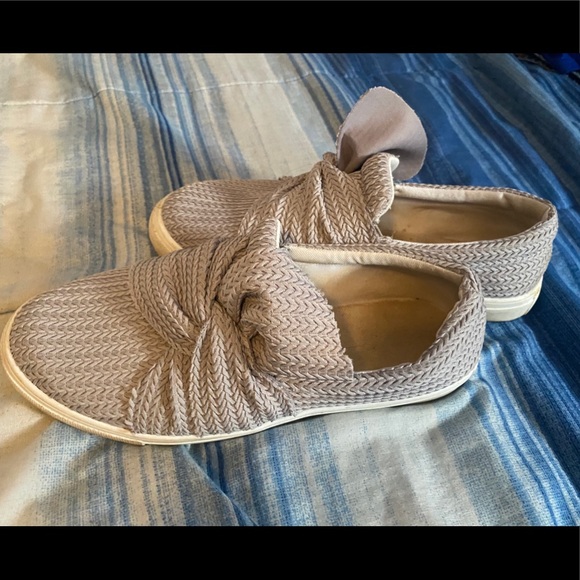 Gray slip on shoes - Picture 1 of 2